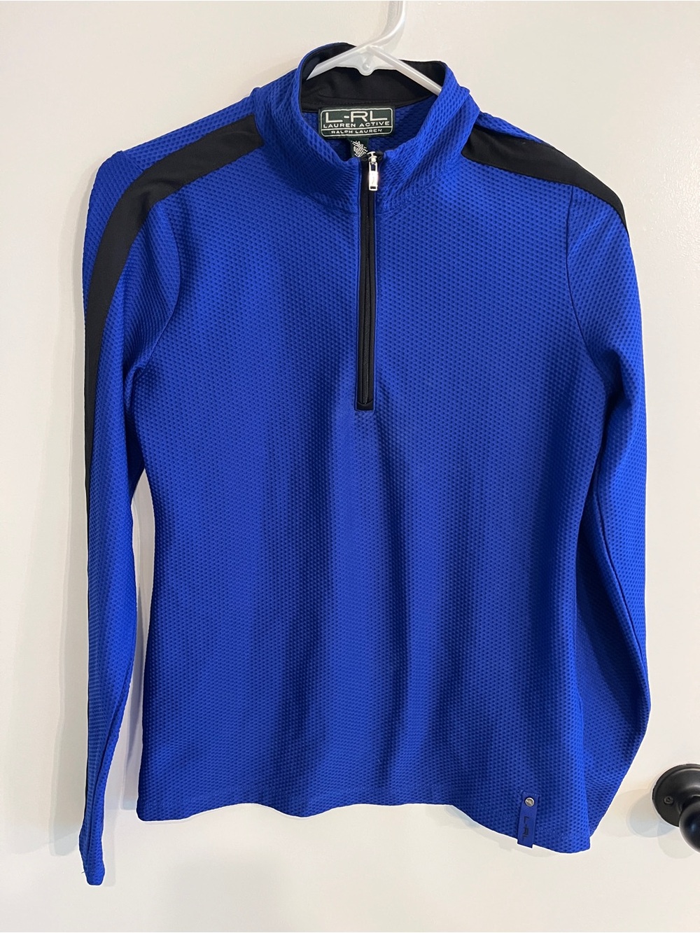 Women’s size medium Lauren Ralph Lauren long sleeve blue workout shirt READ